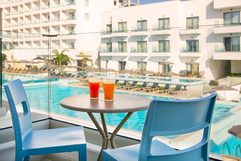 Paramount 24 - Terrace