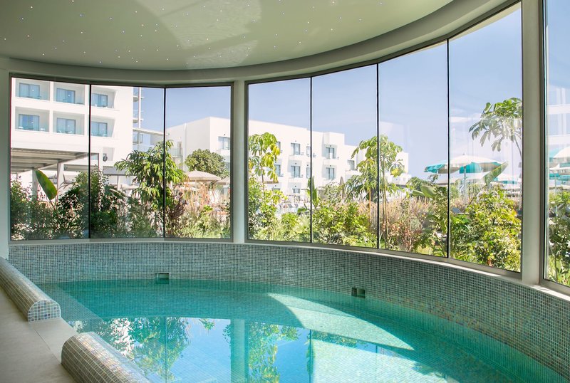 Paramount 40 - Indoor Pool
