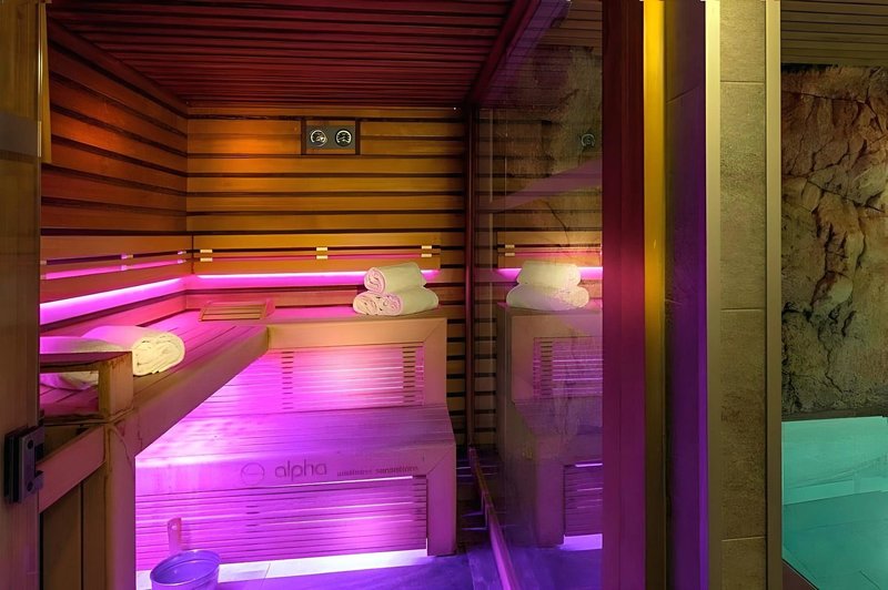 B55 Hotel 2