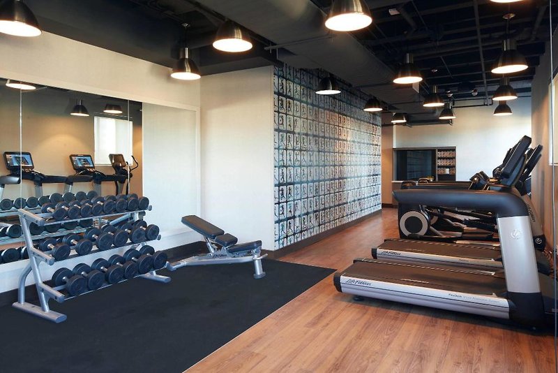 AC Hotel Beverly Hills 1 - Sports and leisure