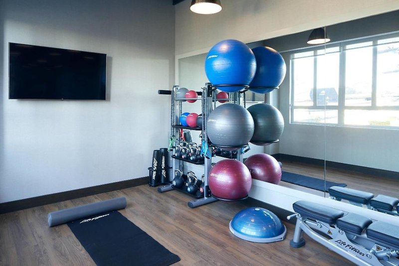 AC Hotel Beverly Hills 2 - Sports and leisure