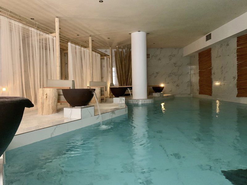 The Island Hotel 9