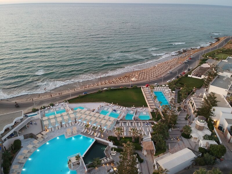 The Island Hotel 2