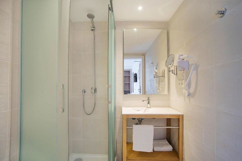 Hotel Rupit 4 - Bathroom Example