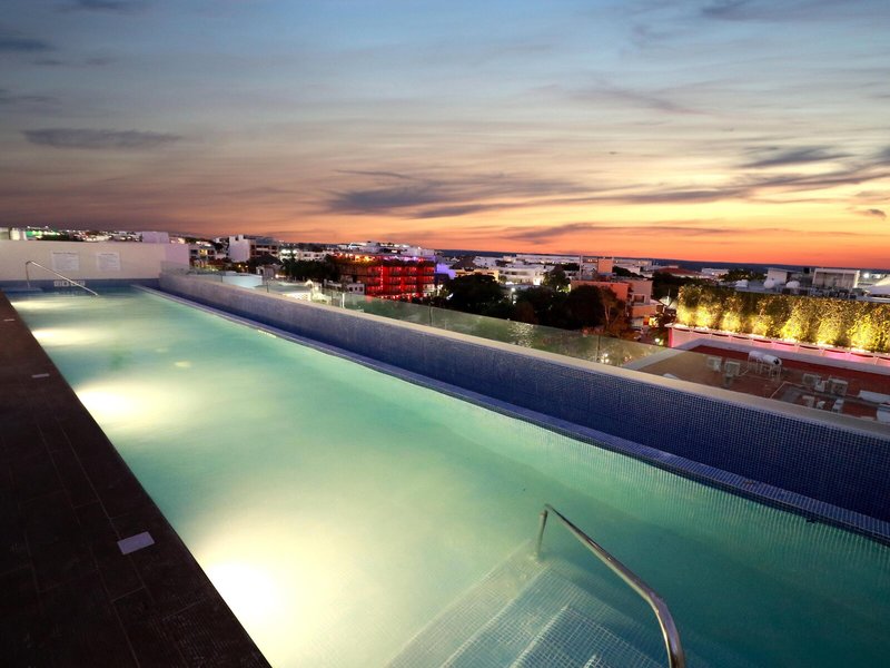 Holiday Inn Express & Suites Playa Del Carmen 9
