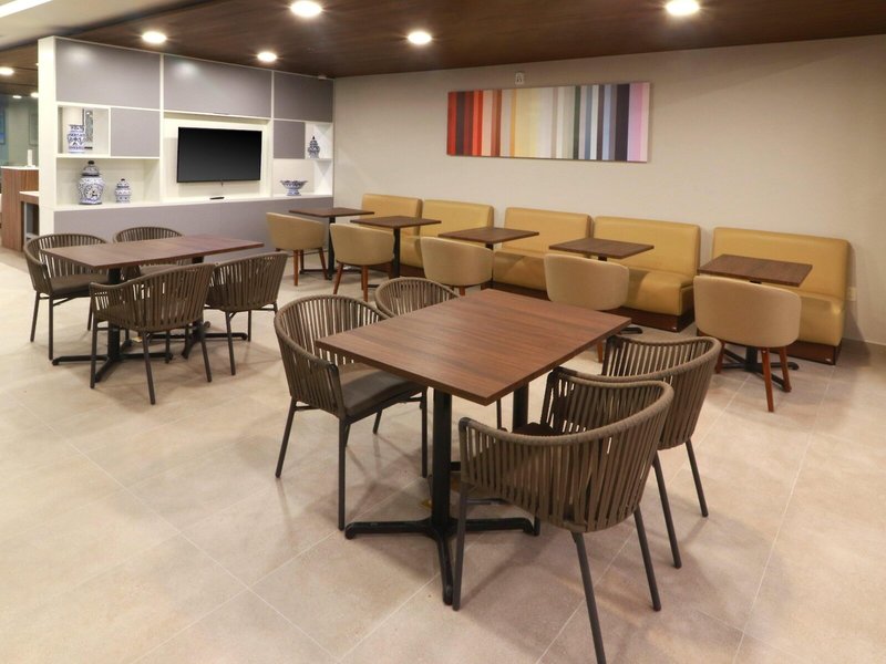Holiday Inn Express & Suites Playa Del Carmen 19