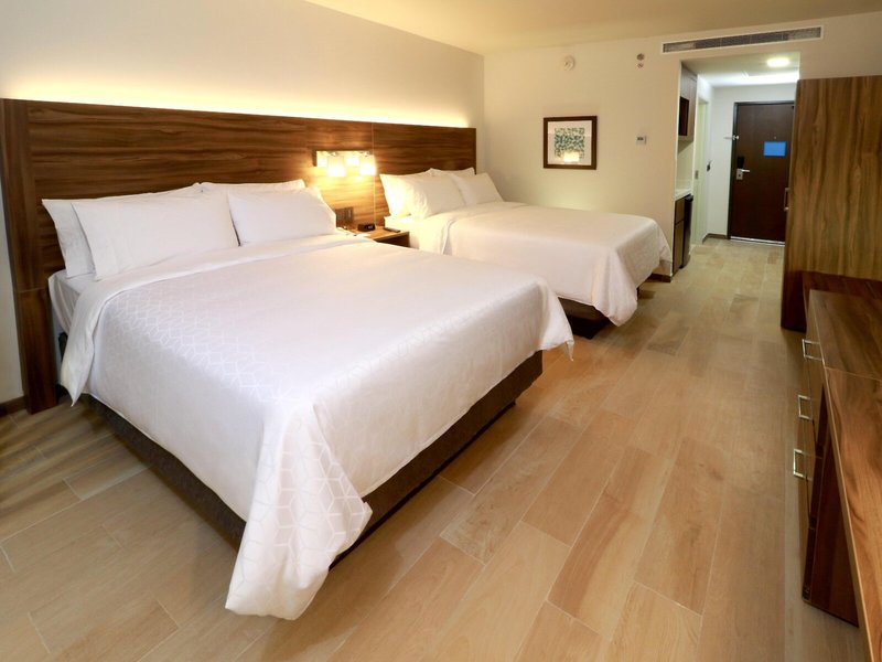 Holiday Inn Express & Suites Playa Del Carmen 35
