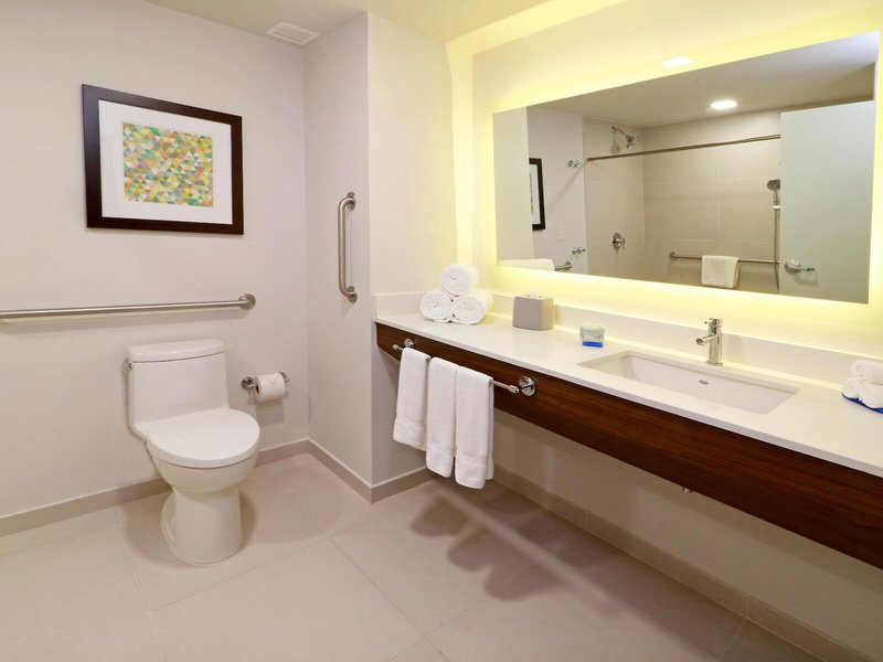 Holiday Inn Express & Suites Playa Del Carmen 42