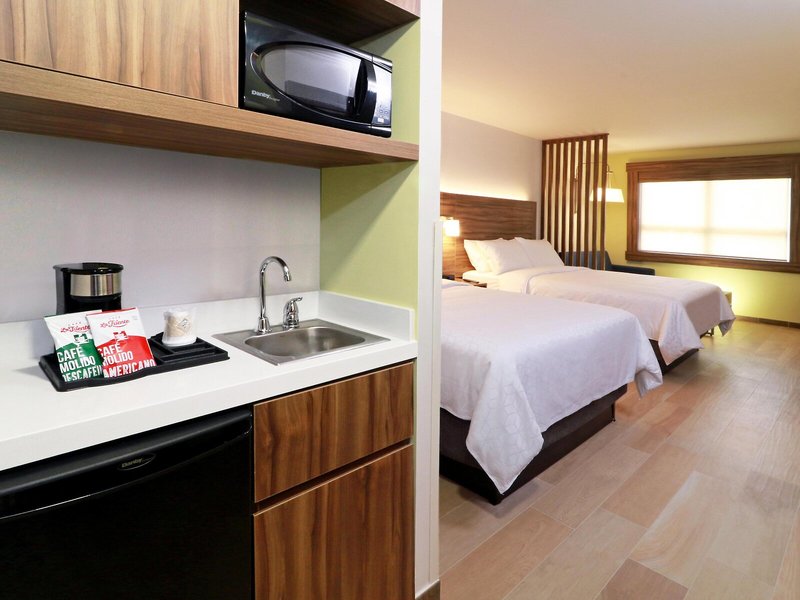 Holiday Inn Express & Suites Playa Del Carmen 46