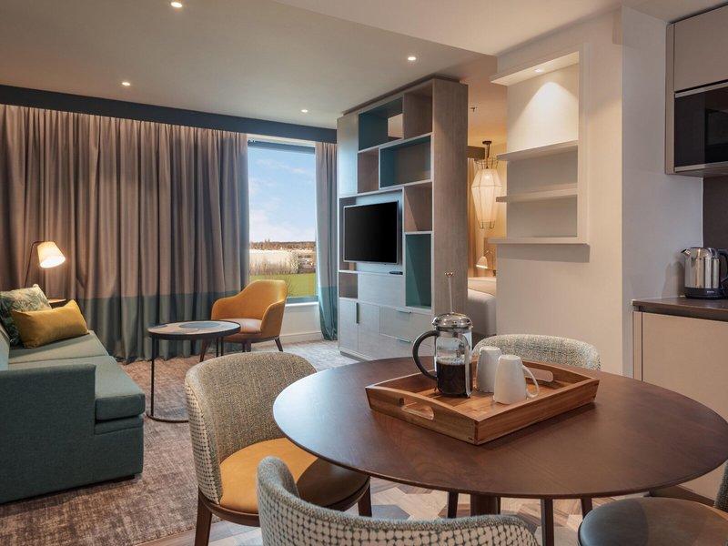 Staybridge Suites London - Heathrow Bath Road 17