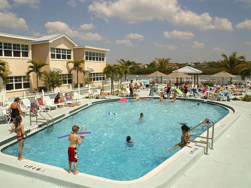 Barefoot Beach Resort 9