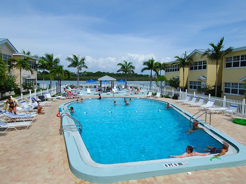 Barefoot Beach Resort 10