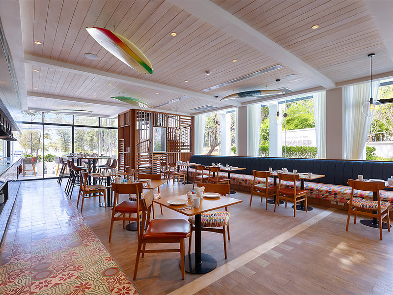 Outrigger Surin Beach Resort 9
