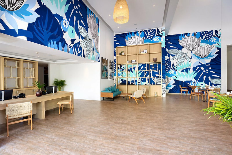 Outrigger Surin Beach Resort 3