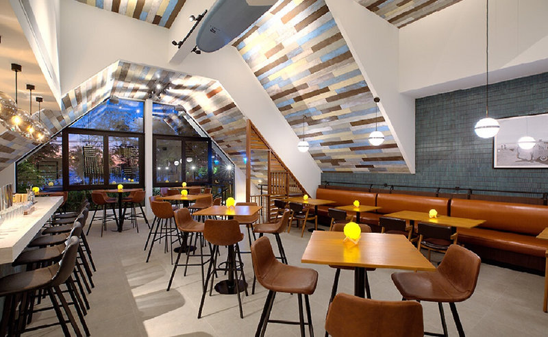 Outrigger Surin Beach Resort 7