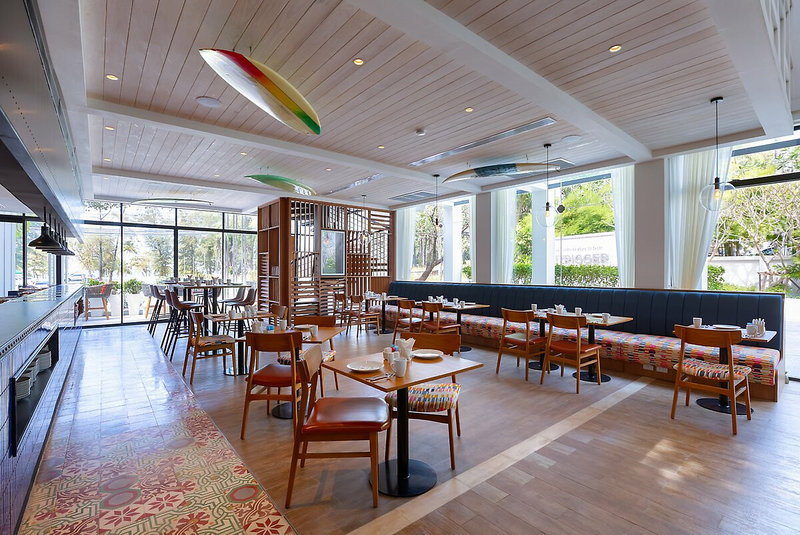 Outrigger Surin Beach Resort 9