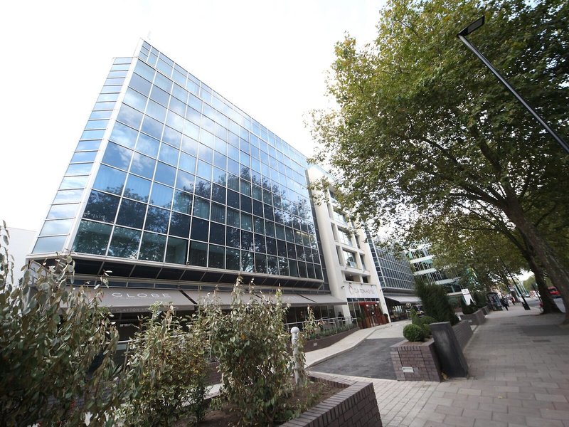Clayton Hotel Chiswick 1