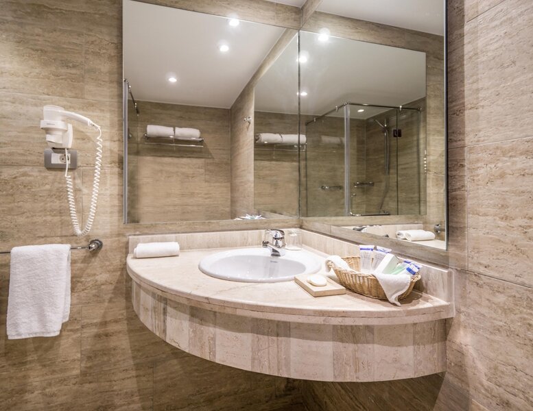 Hotel Fort Arabesque West Bay 87 - Bathroom Example