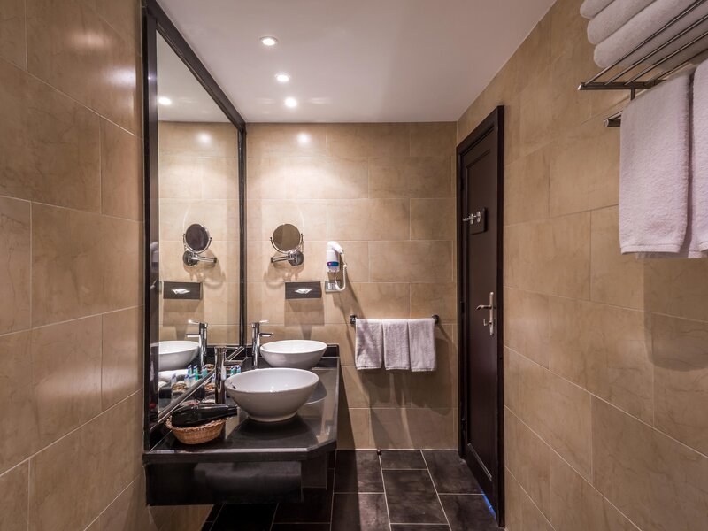 Hotel Fort Arabesque West Bay 90 - Bathroom Example