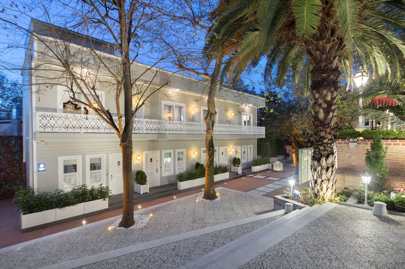 Hagia Sofia Mansions Istanbul, Curio Collection by Hilton 3