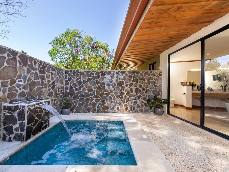 Hotel Hacienda Guachipelín 13