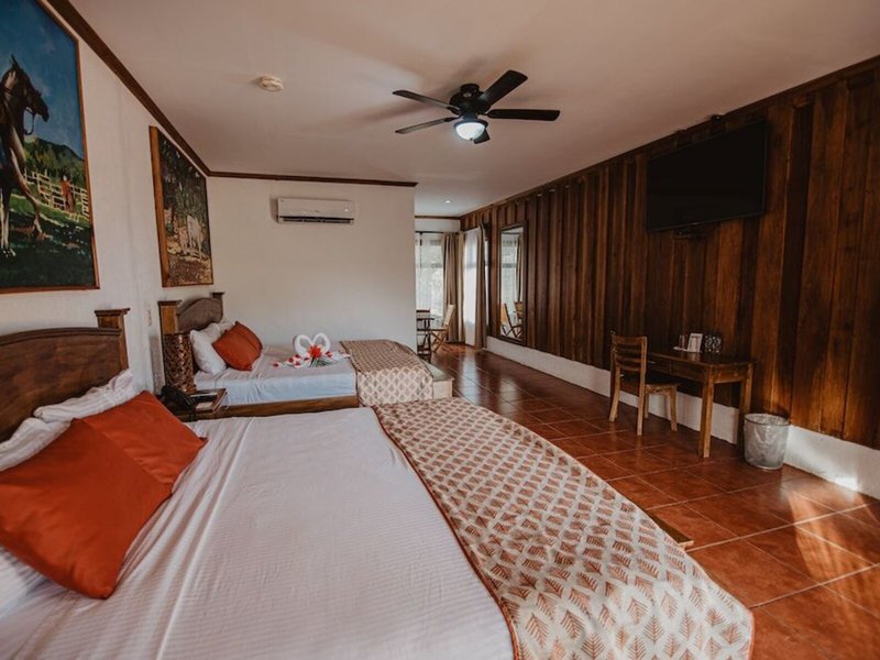 Hotel Hacienda Guachipelín 45