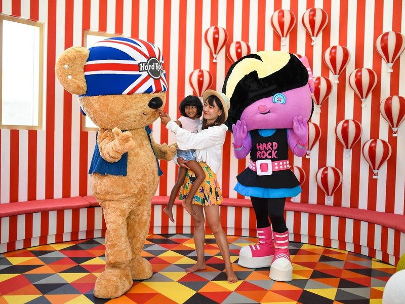 Hard Rock Hotel Maldives 16