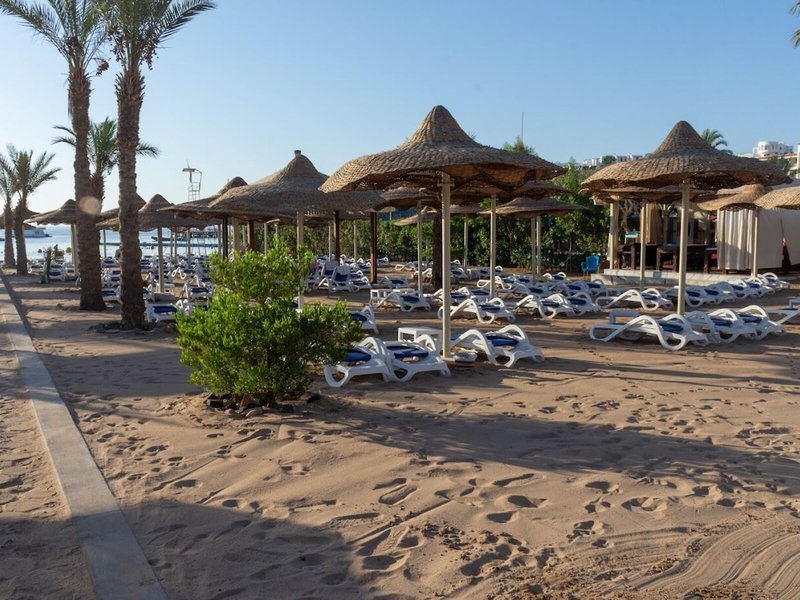 Cataract Layalina Resort 10 - Beach