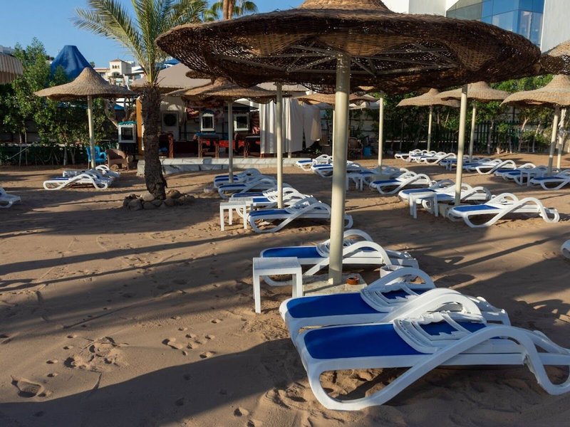 Cataract Layalina Resort 11 - Beach