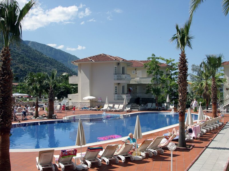 Blue Lagoon Delux Hotel 3