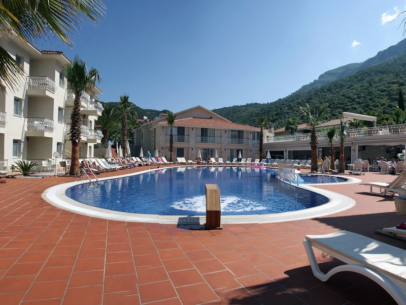 Blue Lagoon Delux Hotel 4