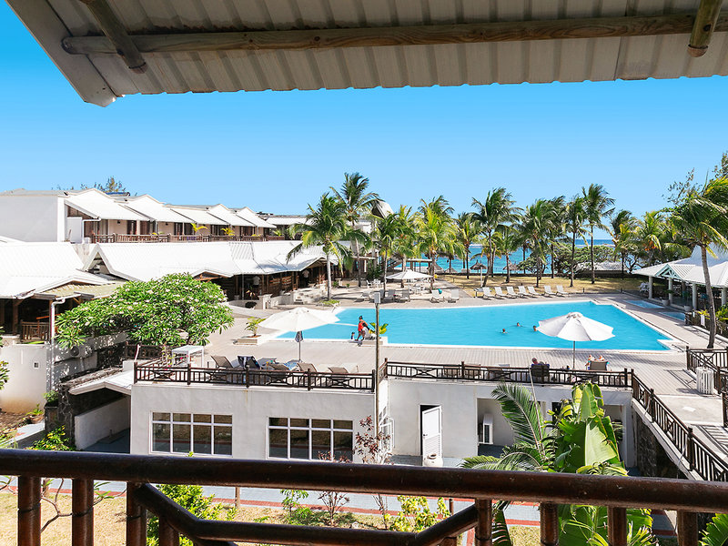 Le Peninsula Bay Beach Resort & Spa 11