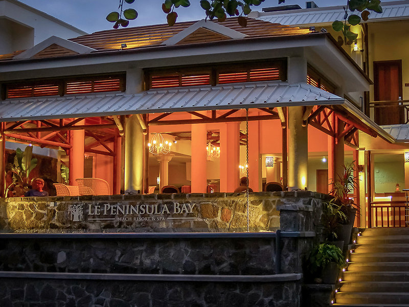 Le Peninsula Bay Beach Resort & Spa 19