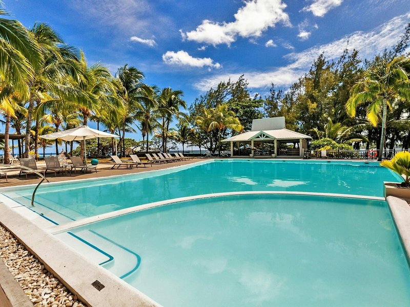 Le Peninsula Bay Beach Resort & Spa 10