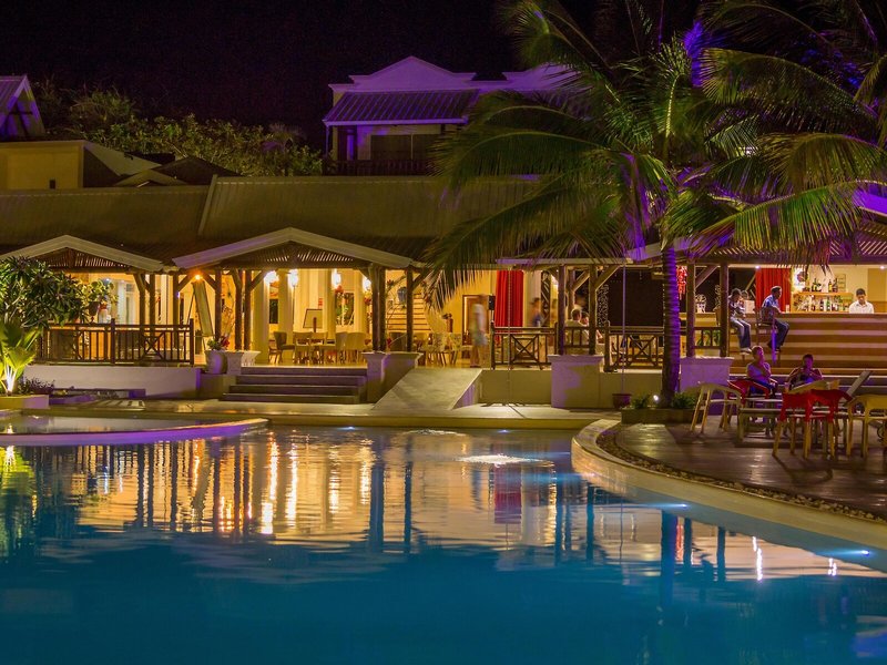 Le Peninsula Bay Beach Resort & Spa 12