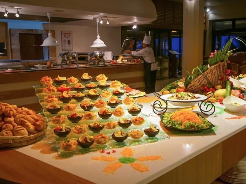 Le Peninsula Bay Beach Resort & Spa 23