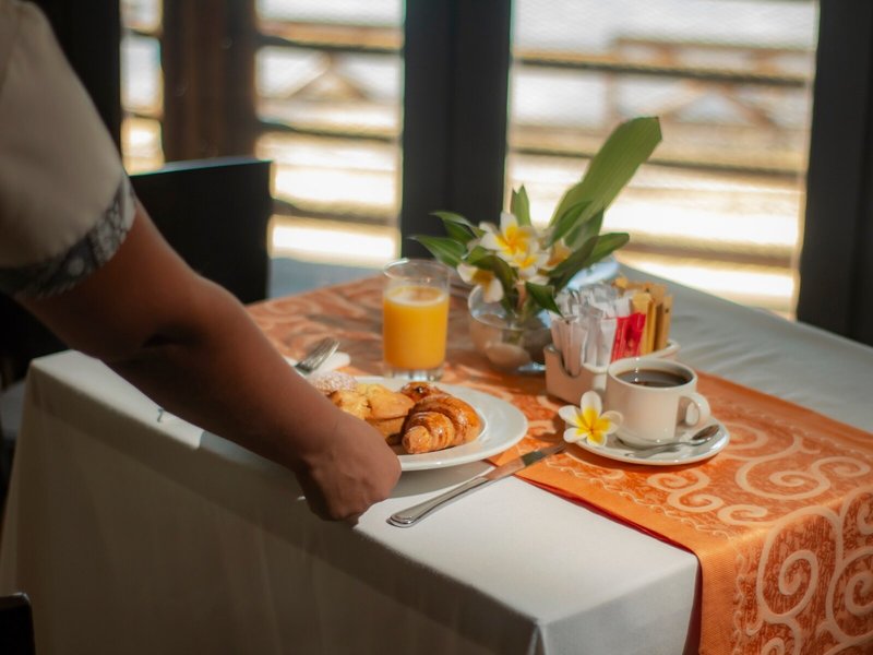 Le Peninsula Bay Beach Resort & Spa 25