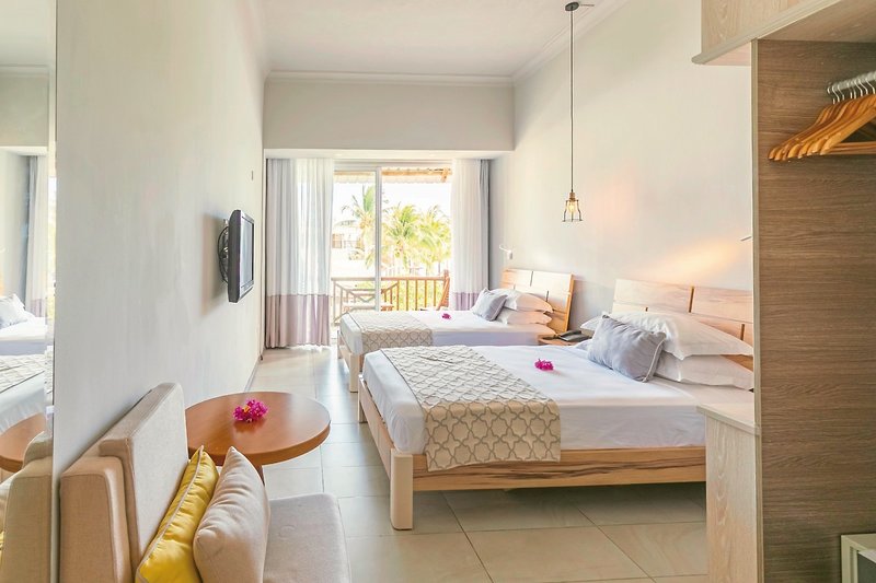 Le Peninsula Bay Beach Resort & Spa 13