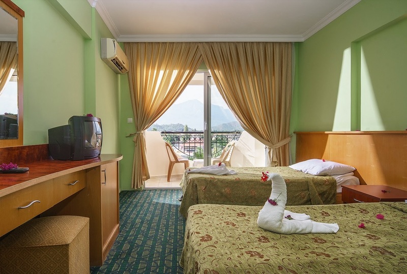 Larissa Inn 1