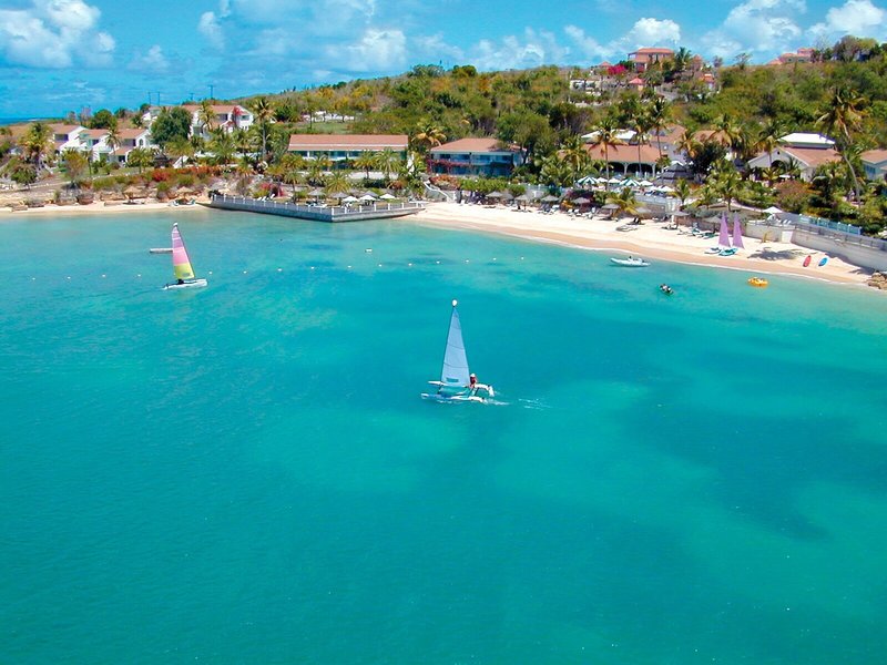 Blue Waters Resort & Spa 10