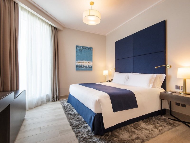 Centara West Bay Hotel & Residences Doha 12