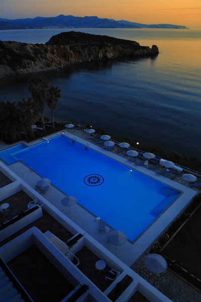 Istron Bay 16