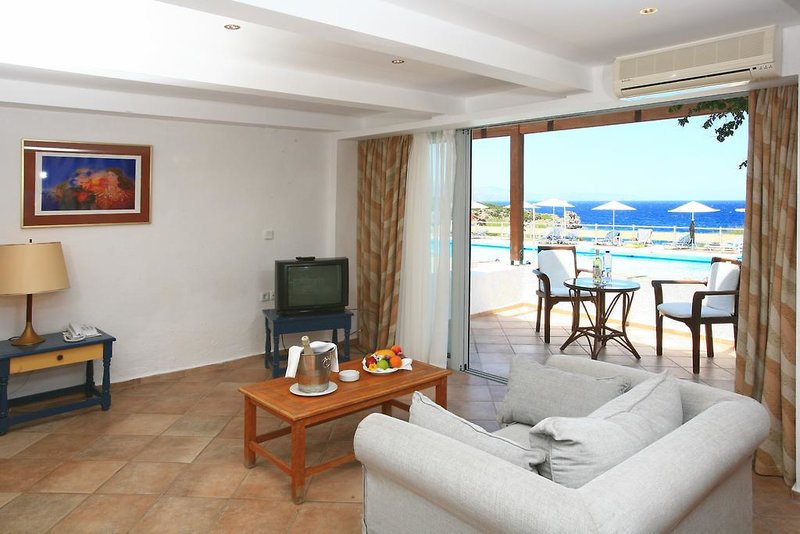 Istron Bay 14