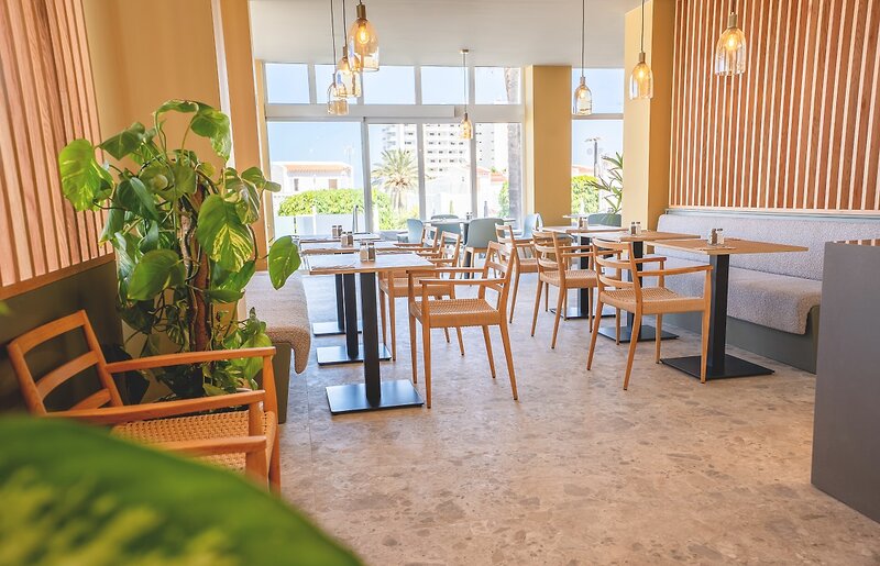 Coral Ocean View Hotel 25