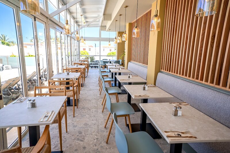 Coral Ocean View Hotel 27