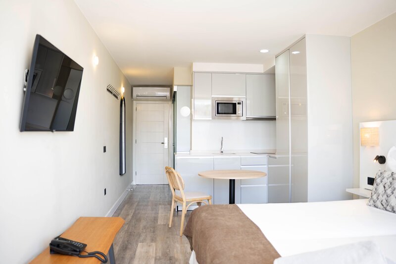 Coral Ocean View Hotel 83