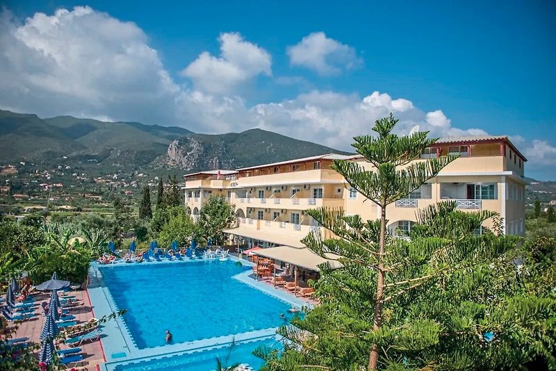 Koukounaria Hotel & Suites 2