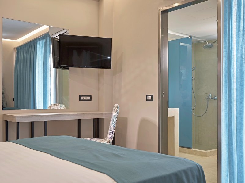 Koukounaria Hotel & Suites 9