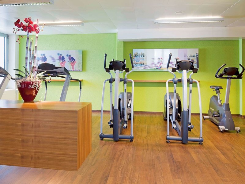 Mövenpick Zürich Airport 19