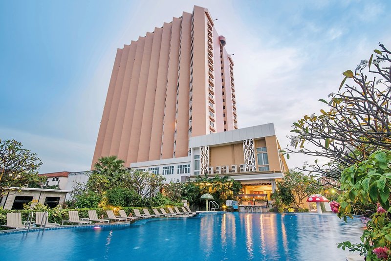Golden Beach Cha Am Hotel 1